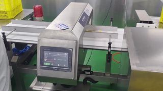 Detector de metais de qualidade alimentar para linhas de produção