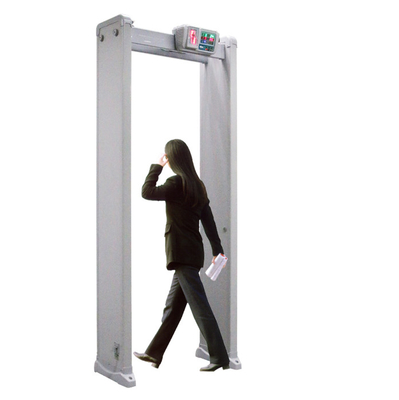 Caminhada da porta da segurança através do detector de metais para a verificação pública das estações