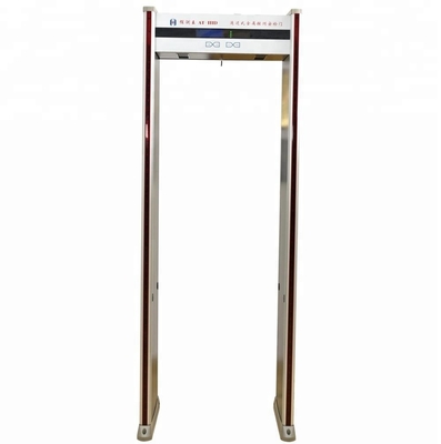 Caminhada durável da estrutura com a segurança aeroportuária do detector de metais que verifica a porta do arco