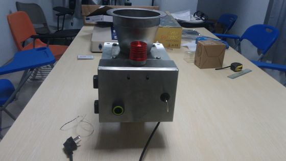 Tipo livre da queda do vertical automático do equipamento da separação do metal para o alimento industrial