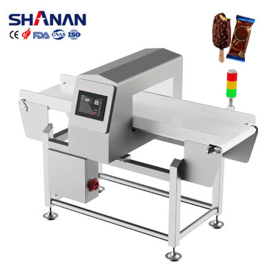 Detetor de metais de alimentos de 50-60 Hz equipado com tomadas de estrutura completa de inoxidável 304 garantindo a detecção de metais em ambientes de produção de alimentos